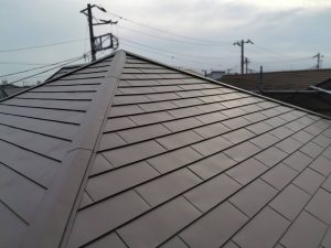 千葉市にて屋根修理〈ひび割れ・浮きが発生したスレート屋根をヒランビーへカバー工法〉+外壁塗装